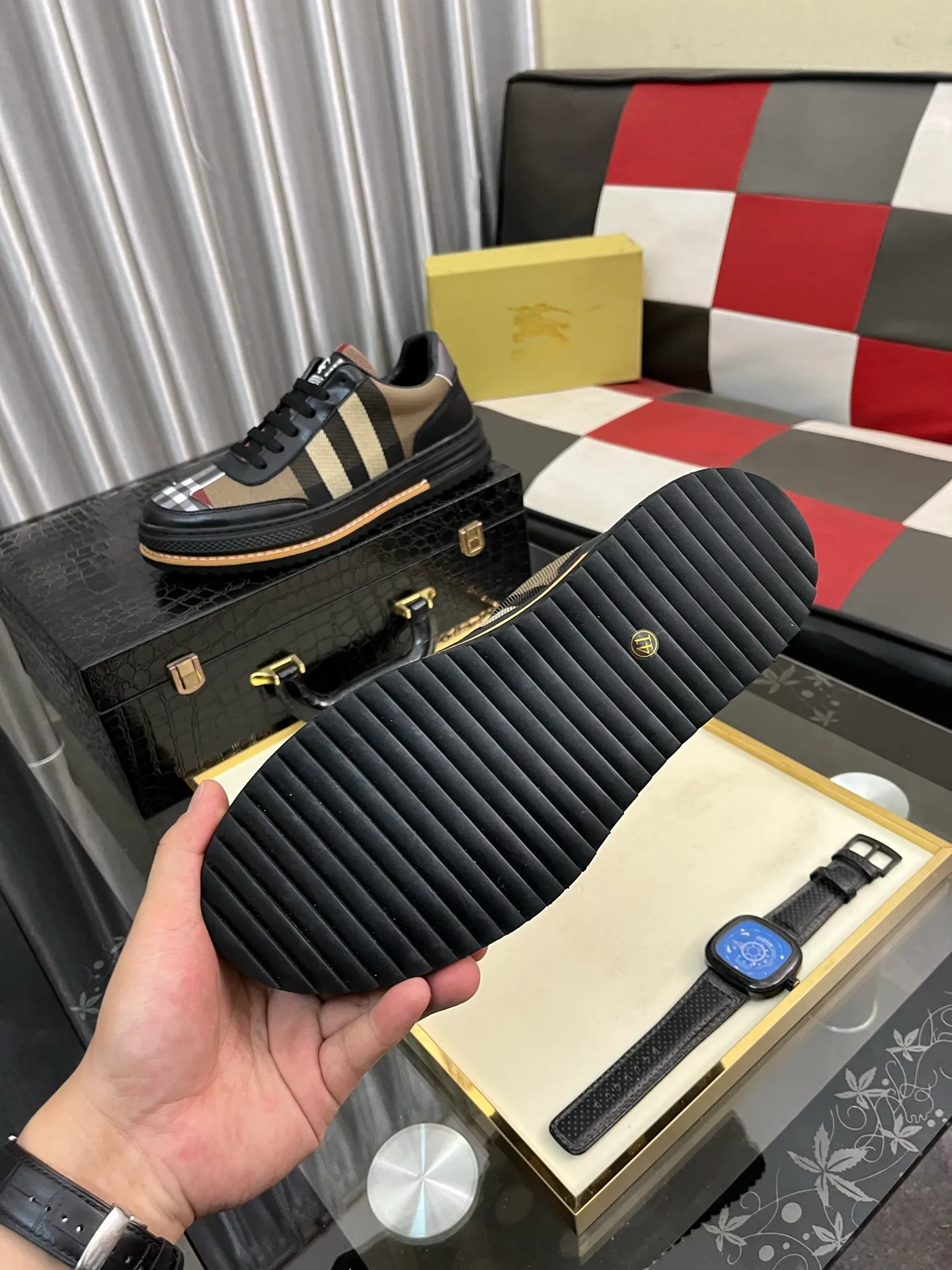 Men's shoes 💰420⌚️⌚️BURBERRY "Burberry" Regular size: 38-44 (casual shoes) Product materials: Selected cowhide upper, soft sheepskin lining; original outsole. 2️⃣colors available
